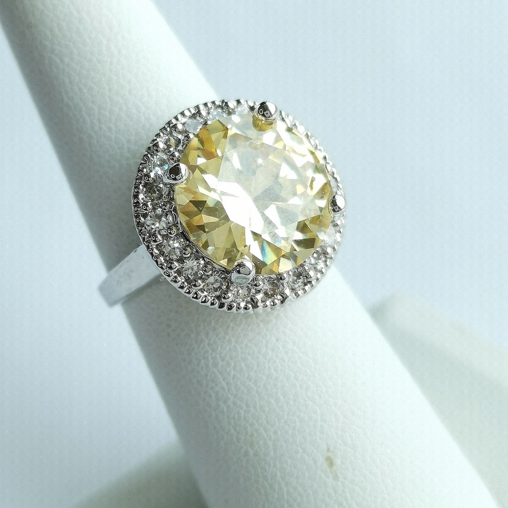 Nwt canary yellow cz diamond halo cocktail ring size 7 🆕